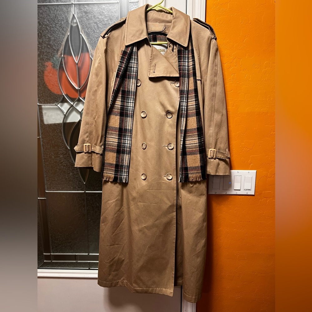 Vintage London fog trench coat, excellent condition, 8pet